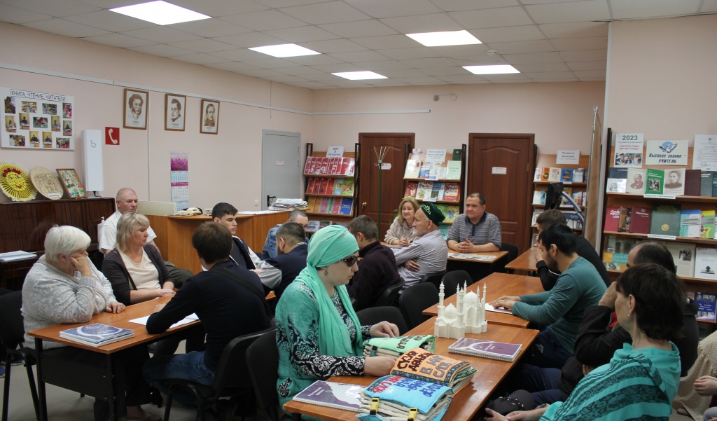 Профориентационная встреча в читальном зале РСБСиС. Общий вид