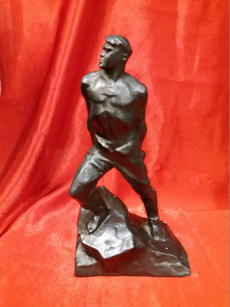 Статуэтка Муса Джалиль..jpg