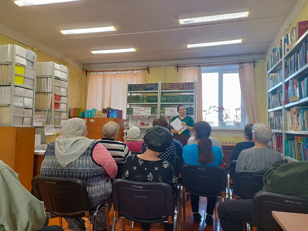 Библиотекарь проводит мероприятие